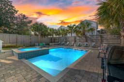 Enchanting Oasis: Private Pool, Spa, Gated Beach Access, Bikes