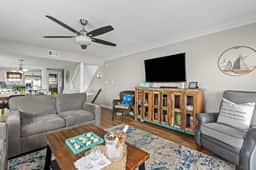 Beachfront End Unit w/ Hot Tub + Beach Chairs