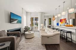 Luxury 1st floor Condo: Heated Pool, Bikes - Image 4