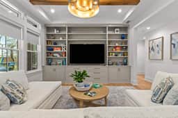 New Luxury Home with Private Pool, Spa and 2 Bikes