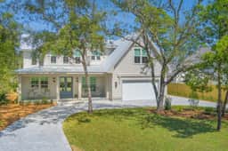 New Luxury Home with Private Pool, Spa and 2 Bikes