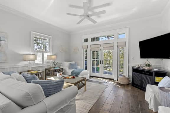 30A Luxury Condo, Bikes & Beach Club Access