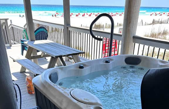 Beachfront End Unit w/ Hot Tub + Beach Chairs