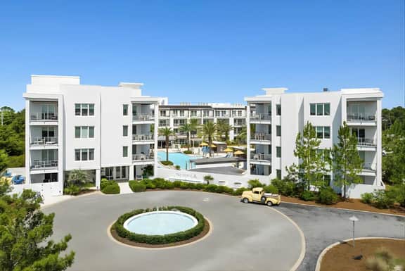 Heated Pool, Bikes, Easy Beach Access