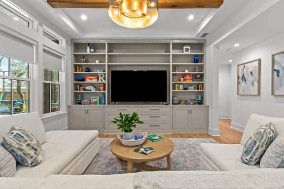 New Luxury Home with Private Pool, Spa and 2 Bikes