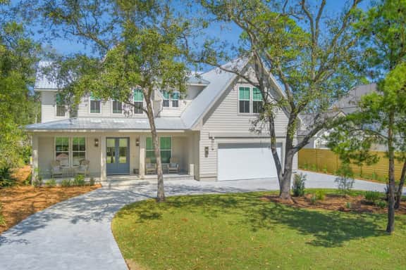 New Luxury Home with Private Pool, Spa and 2 Bikes