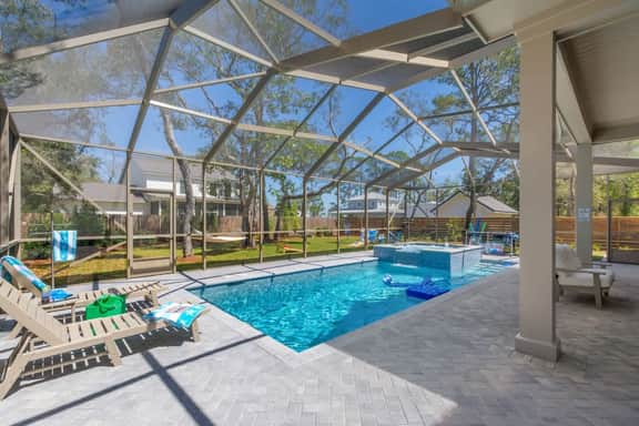 New Luxury Home with Private Pool, Spa and 2 Bikes
